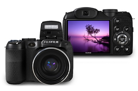 A câmera FujiFilm além de tirar fotos, também grava vídeos em HD